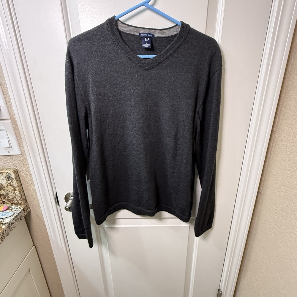 Vintage GAP 100% Merino Wool Sweater Mens L Gray V Neck Made Hong Kong 90s
